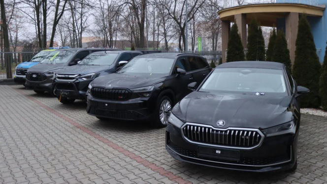 Nowe policyjne samochody