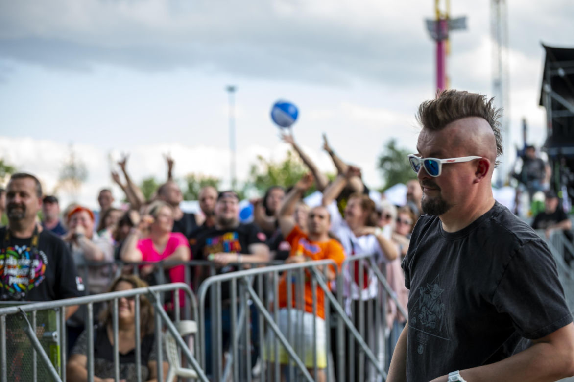 Zespół Nadmiar na scenie Sosnowiec Fun Festival
