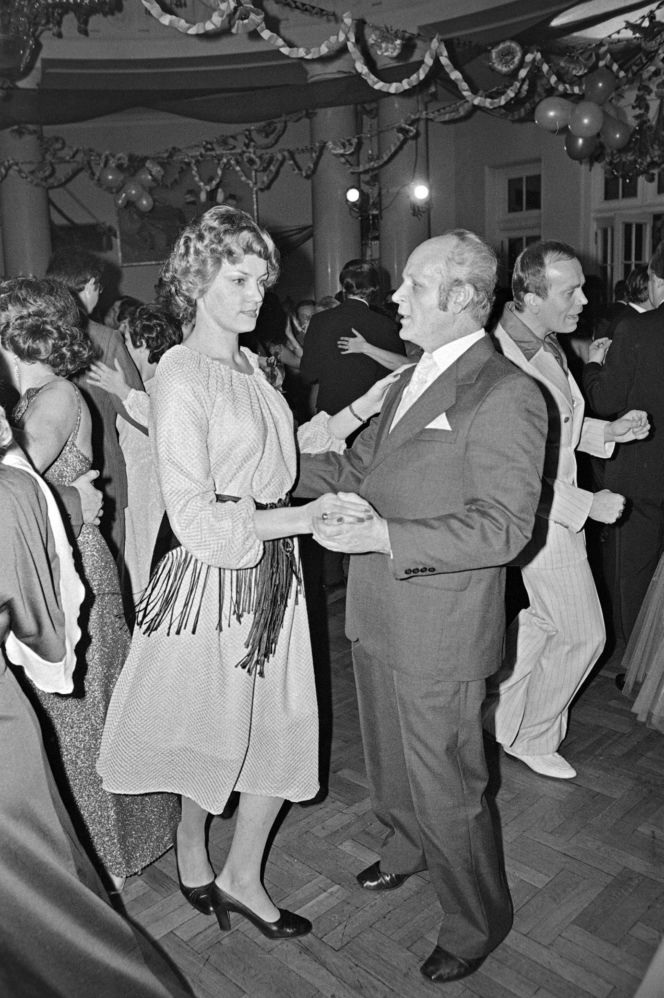 Sylwester w Warszawie sprzed lat. Tak stolica witała dawniej Nowy Rok