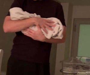 Ledwo przeciął pępowinę, już wirował z maluchem! Co za sceny na porodówce