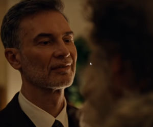 Wow! Św. Mikołaj całuje swojego chłopaka w najnowszej reklamie... poczty!