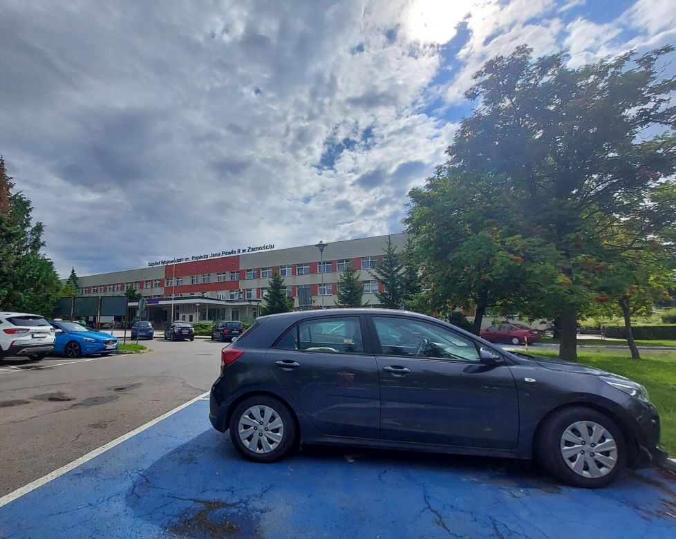 Szpital "papieski" ma nowy system parkingowy