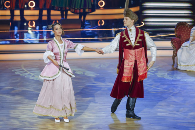 Blanka wpadła na studniówkę. W takim stroju wystąpiła. Odpowiednio do okazji?