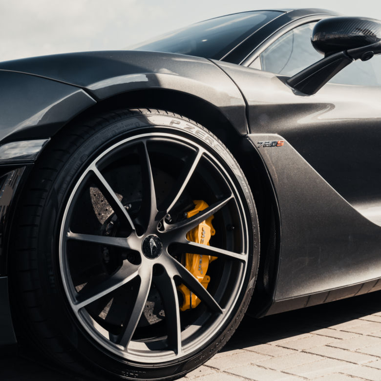 Hubert Hurkacz w McLarenie 720S Coupe