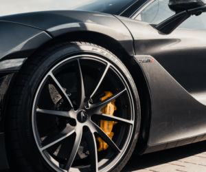 Hubert Hurkacz w McLarenie 720S Coupe