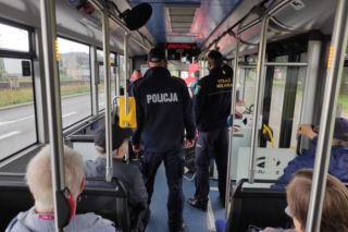 Policja i straż miejska w autobusach. Brak maseczki to wykroczenie