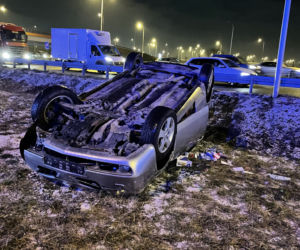 Dachował volvo na S8. Wielka akcja ratunkowa, śmigłowiec LPR zabrał rannego