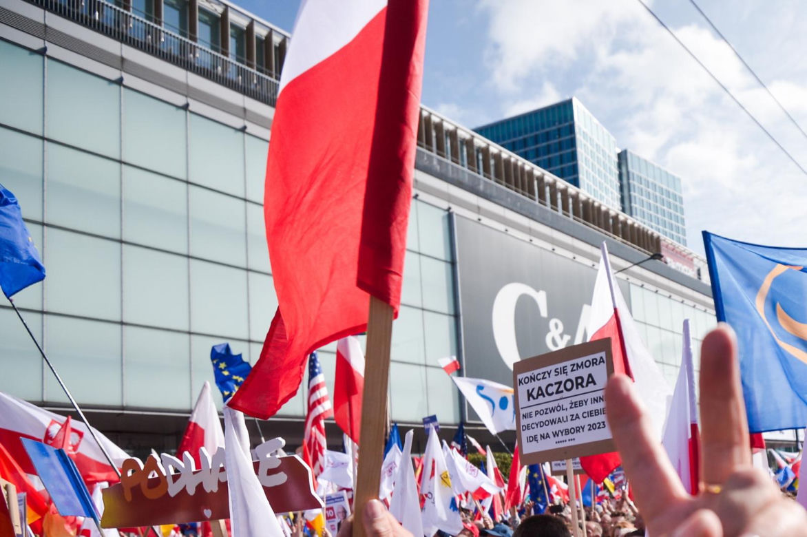 Ruszył Marsz Miliona Serc! Ogromne tłumy Polaków na ulicach Warszawy [ZDJĘCIA]