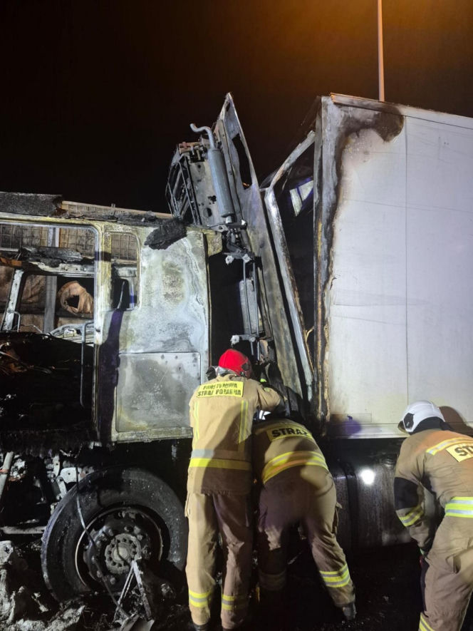 Pożar ciężarowego samochodu na trasie S7 w Tokarni