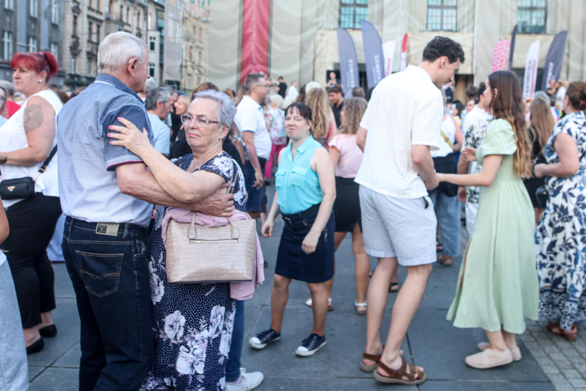 Potańcówka w Katowicach na Rynku "Roztańczony Wyspiański"