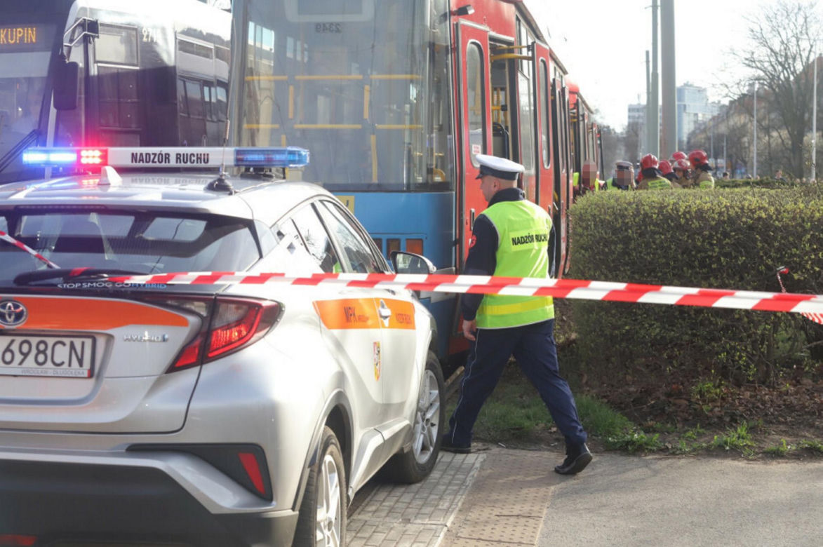 Wrocław. Tramwaj potrącił nastolatkę. Przechodziła na zielonym świetle