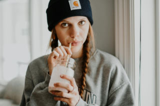 Te fryzury są idealne do noszenia z czapką