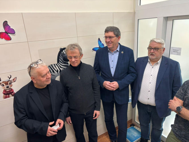 Obrazy z konkursu "Magia Lotu" na ściach oddziału chirurgii dziecięcej