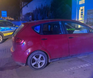 18-latek wjechał autem w sklep! Wiózł o jedną osobę za dużo 