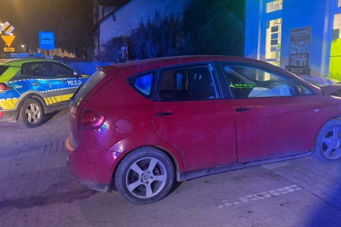 18-latek wjechał autem w sklep! Wiózł o jedną osobę za dużo