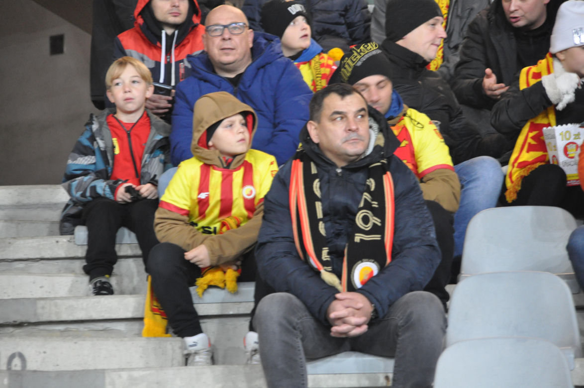 Żółto-czerwono na Suzuki Arenie! Zdjęcia kibiców na meczu Korona Kielce - Jagiellonia Białystok