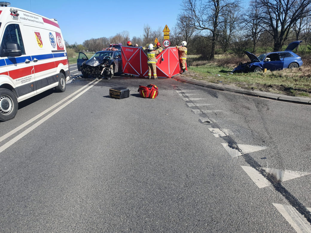 Wypadek na obwodnicy Jasienia. Na miejscu pojawił się śmigłowiec LPR