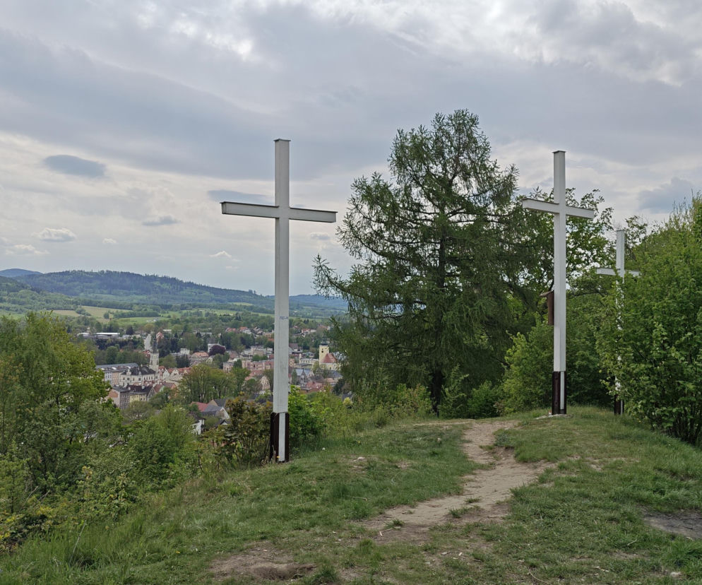 Tajemnicza Góra Trzech Krzyży. Turyści wciąż ją odkrywają