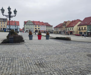 To miasto ma jeden z najstarszych rynków na Śląsku. Zachwyca zabytkowymi kamienicami i ratuszem
