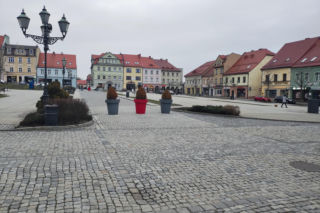 To miasto ma jeden z najstarszych rynków na Śląsku. Zachwyca zabytkowymi kamienicami i ratuszem
