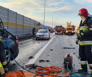 40-latek zginął na A1 wbijając się luksusowym Audi pod naczepę