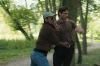 Barwy szczęścia, odcinek 3306: Kodur napadnie na Cezarego w parku! Tylko tak będzie mógł go ocalić! – ZDJĘCIA