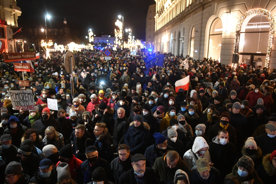 Lex TVN. Protesty w obronie mediów w całej Polsce. Największy w Warszawie