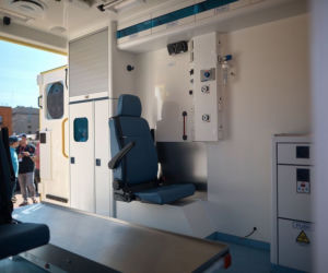 Stig z Top Gear podjechał pod łódzką Manufakturę... karetką. To pierwszy taki ambulans w Polsce!