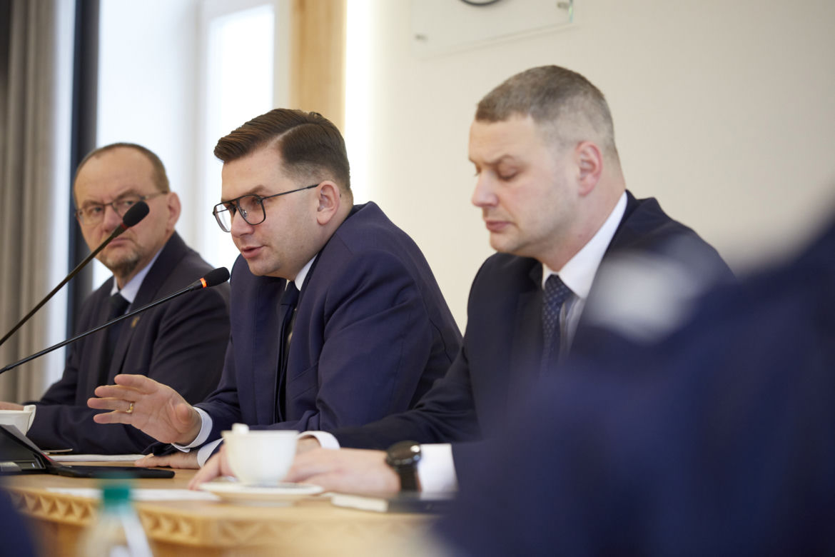 Posiedzenie Wojewódzkiego Zespołu Zarządzania Kryzysowego "Bezpieczne ferie dla dzieci i młodzieży w województwie małopolskim – 2023"