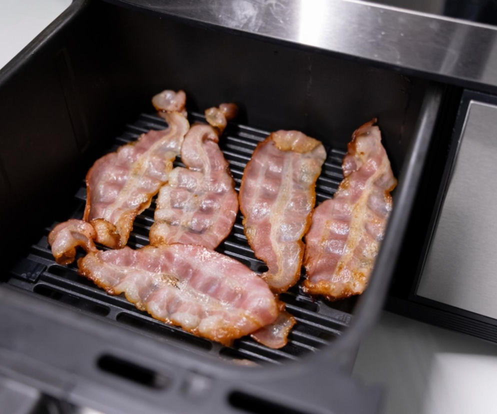 Idealny boczek na śniadanie? Air fryer załatwia sprawę