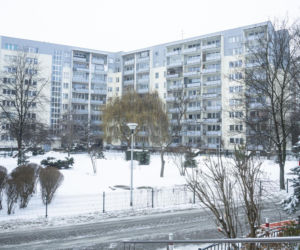 Śmieci, smród i strach na Gocławiu. Sąsiad zbieracz terroryzuje mieszkańców. On potrzebuje pomocy