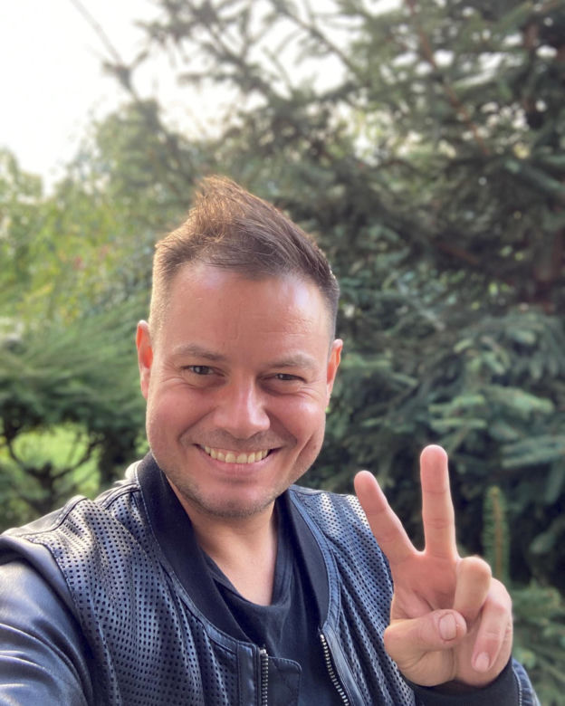 Tak dziś wygląda Bartek Wrona