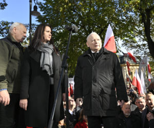 Jarosław Kaczyński w trakcie protestu przed Trybunałem Konstytucyjnym