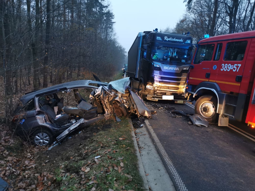 Cztery osoby ranne, w tym roczne dziecko. Wypadek na drodze Włoszakowice-Zaborówiec