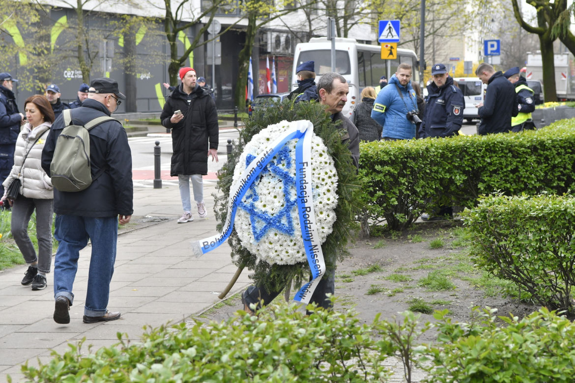 Mocne słowa przed pomnikiem Bohaterów Getta. Obchody 80. rocznicy powstania w getcie warszawskim