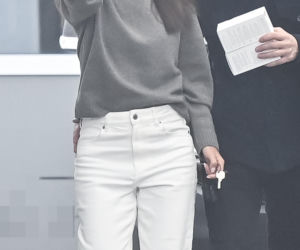 Marcin Mroczek z dziewczyną w cukierni