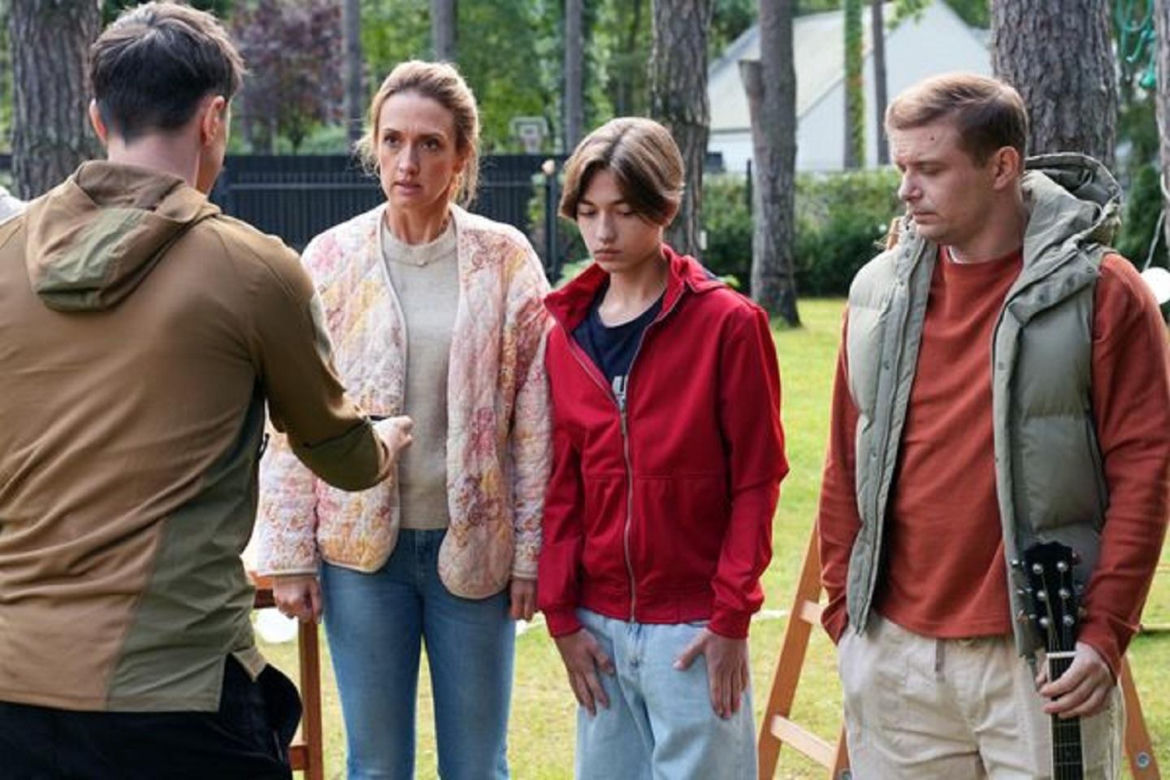 Barwy szczęścia, odcinek 3321. Danek (Marcin Bikowski), Asia (Anna Gzyra), Emil (Artem Malaszczuk), Hubert (Marek Molak)