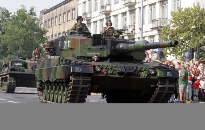 Defilada wojsk w Warszawie