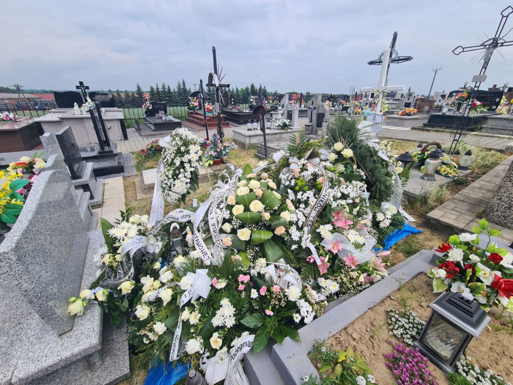Kozodrza. Grób Faustynki tonie w morzu kwiatów [GALERIA]