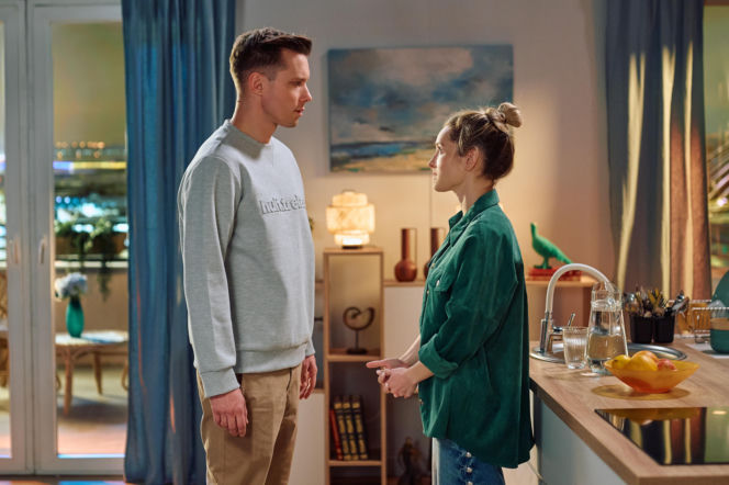 "Na Wspólnej", odcinek 4179: Kalina wrabia Darka w kradzież dużej sumy pieniędzy. Ostatecznie pogrąży Żbika? Tomasz Urbanek