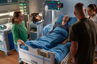 Na dobre i na złe odc. 980. Aleks/ Aleś (Paweł Małaszyński), Leszek (Sebastian Świerszcz), Ava (Anna Gorajska), Iga (Anna Szymańczyk)