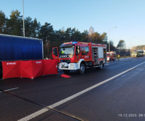 Śmiertelny wypadek na A2 pod Zgierzem. Nie żyje kierowca osobówki