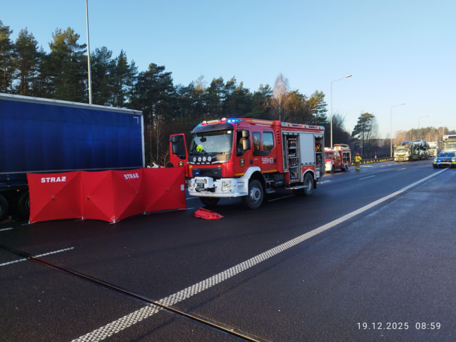Śmiertelny wypadek na A2 pod Zgierzem. Nie żyje kierowca osobówki