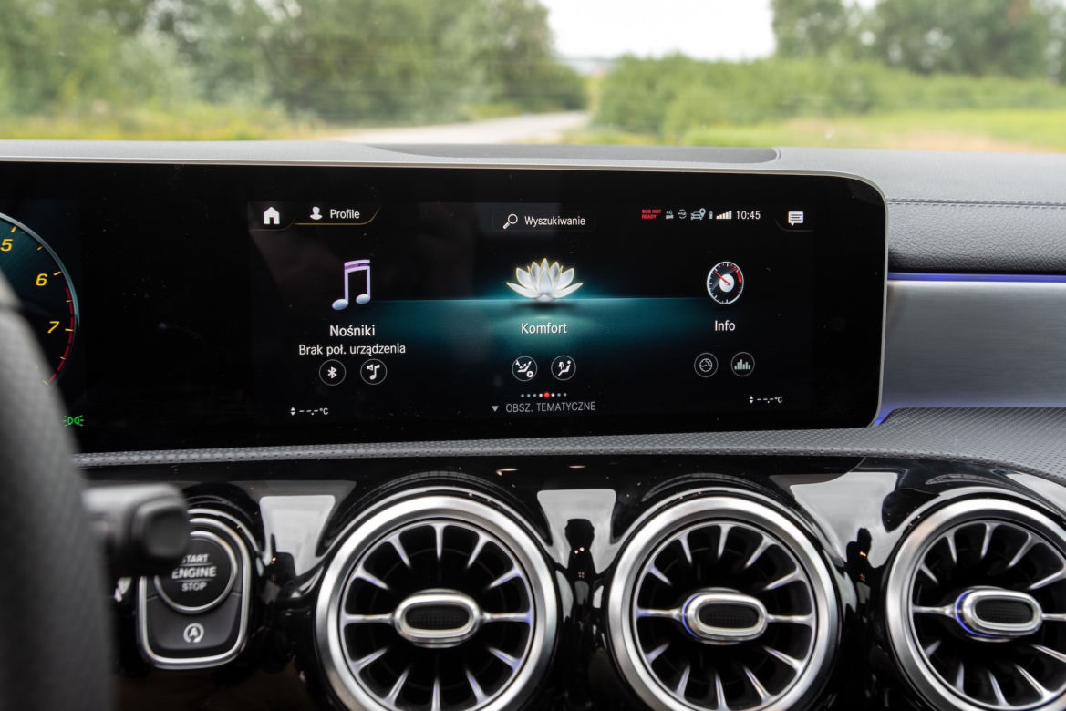 Mercedes-Benz CLA 220 4MATIC 7G-DCT
