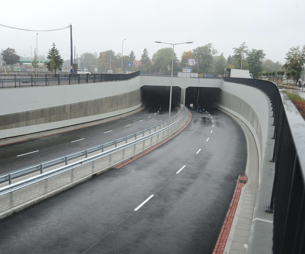 TUNEL W MIĘDZYLESIU.