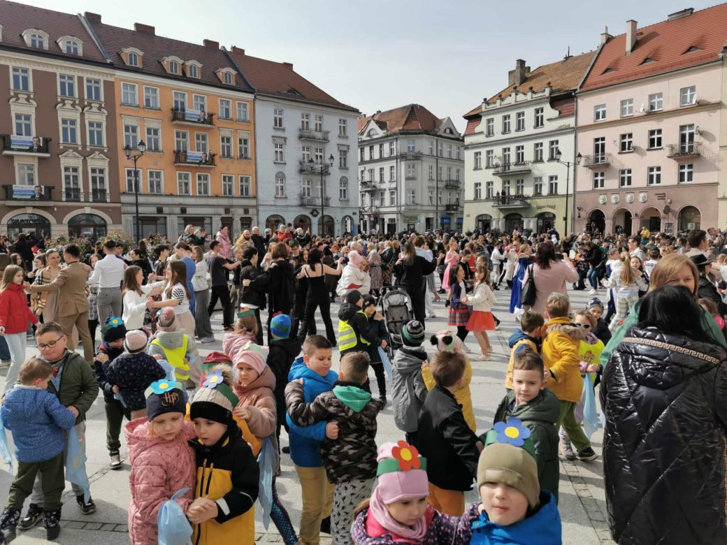 Kalisz. Zatańczyli walca z filmu „Noce i Dnie”