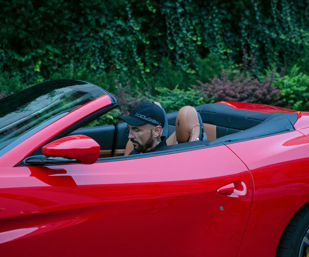 Patryk Vega w Ferrari Portofino wartym milion złotych