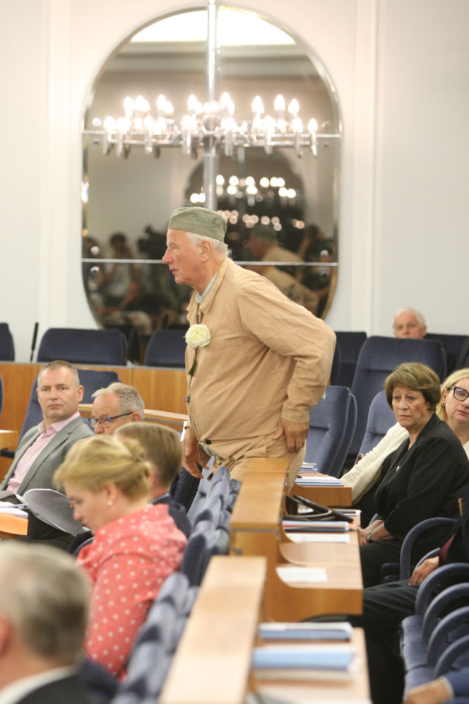 JAN RULEWSKI W DRELICHU Z SYMBOLEM NIENAWIŚCI.