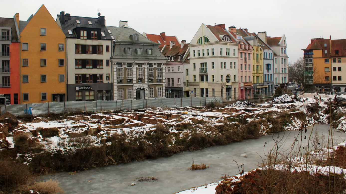 Pusty plac po hotelu Arkona