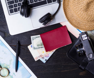 Na co oszczędzają Polacy? Czas wolny i podróże ważniejsze niż dobra materialne [RAPORT]